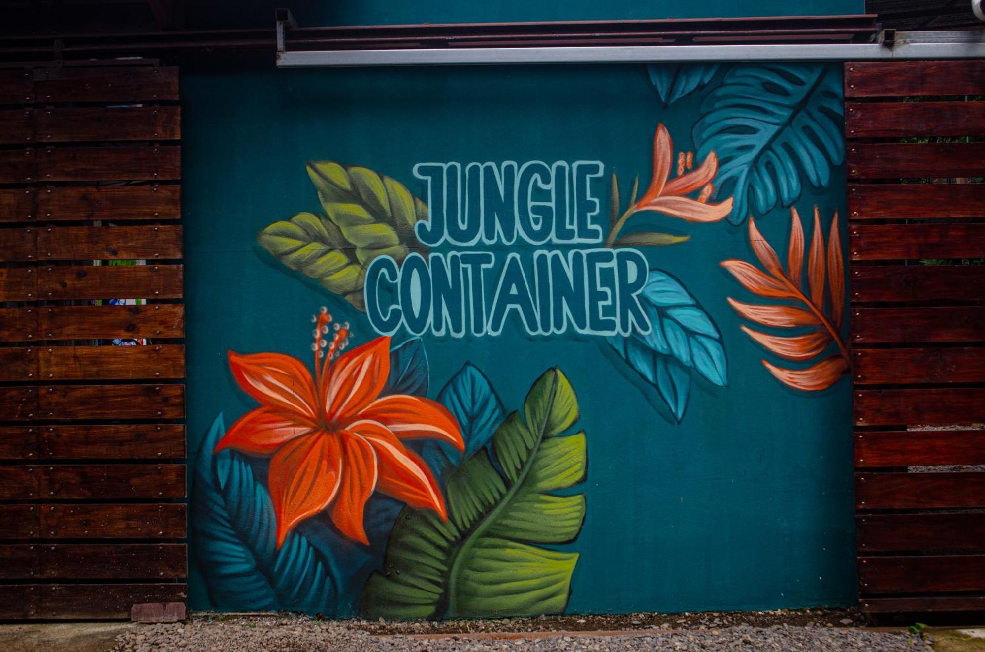 The Jungle Container Bed and Breakfast Quepos Exterior foto