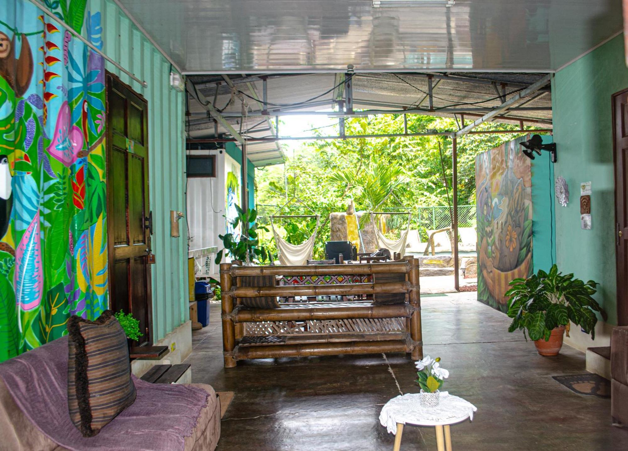 The Jungle Container Bed and Breakfast Quepos Exterior foto